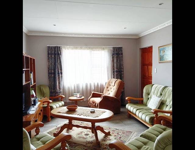 2 BEDROOM TOWNHOUSE FOR SALE IN VANDERBIJLPARK SW 2